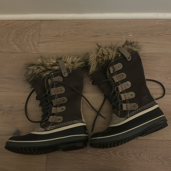 Sorel boots - Picture 3 of 6